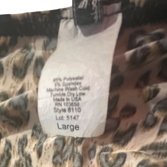 Stylish Leopard Print One-Shoulder Romper Size Large - Picture 6 of 6